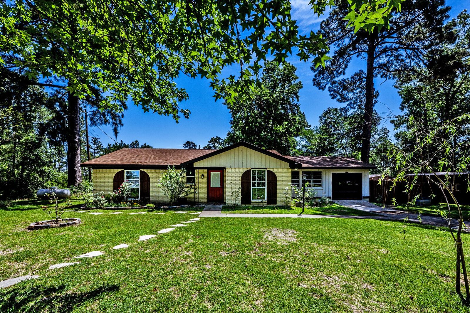 Property Photo:  191 Navaho Trail  TX 77360 