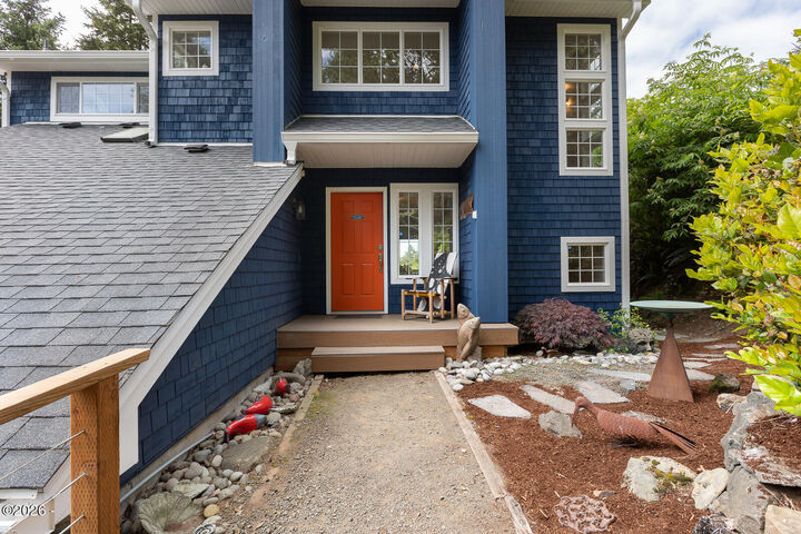 Property Photo:  4920 Hilltop Lane  OR 97149 