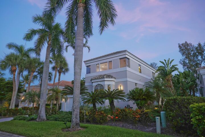 Property Photo:  3527 Fair Oaks Lane  FL 34228 