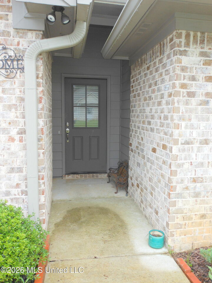 Property Photo:  708 Lexington Drive  MS 39073 