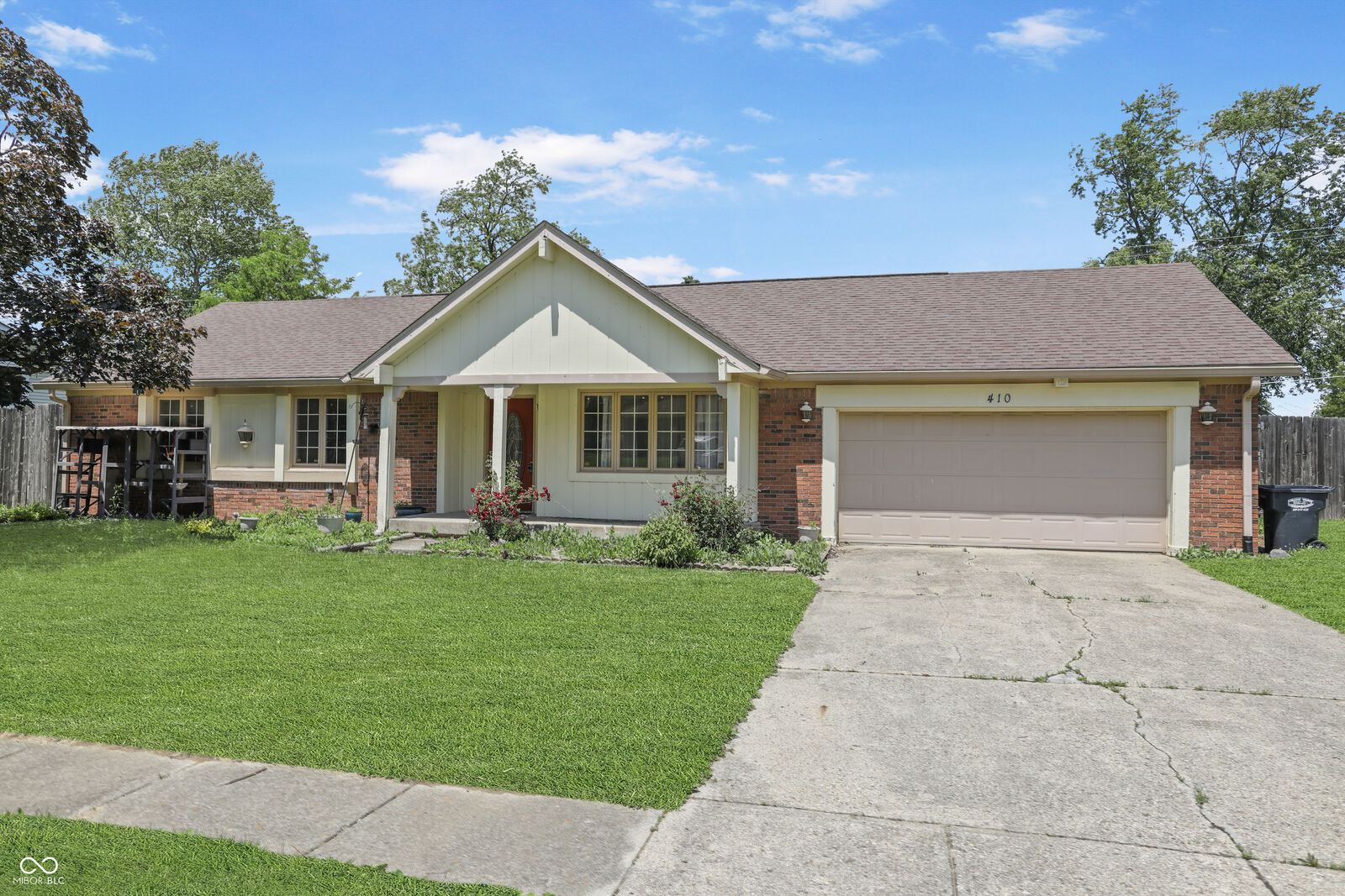 Property Photo:  410 Maria Drive  IN 46143 