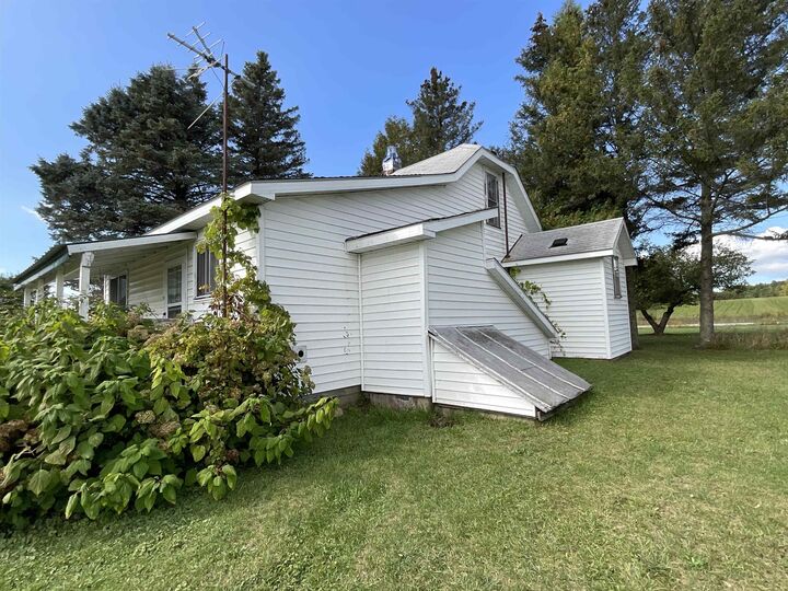 Property Photo:  4997 W M 18 Highway  MI 48624 