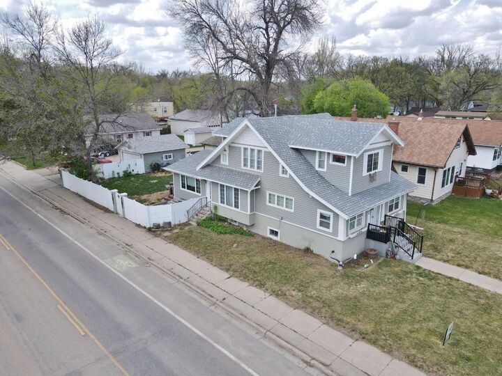 Property Photo: 301 8th St NW ND 58703-3063