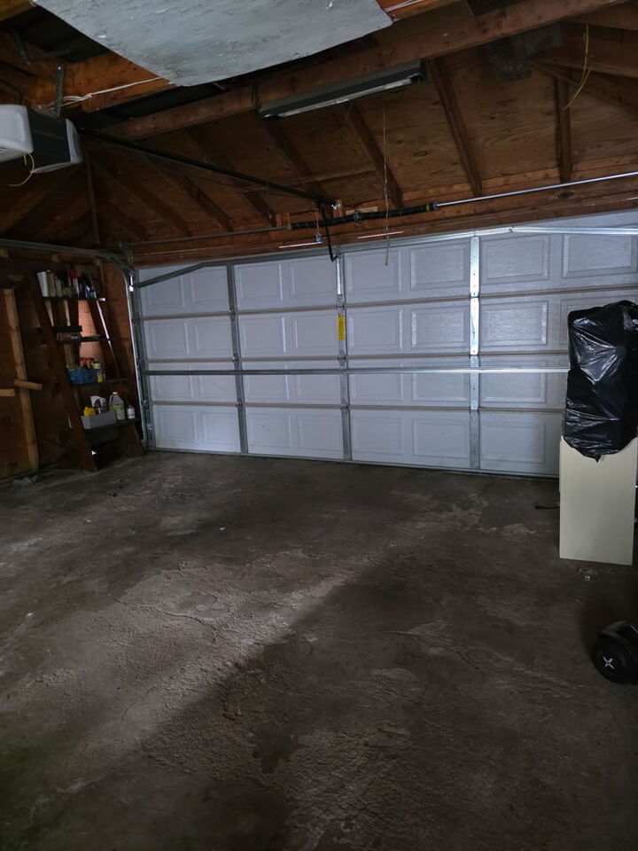Property Photo:  