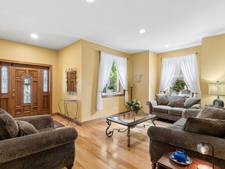 Property Photo: 3328 N Plainfield Avenue IL 60634