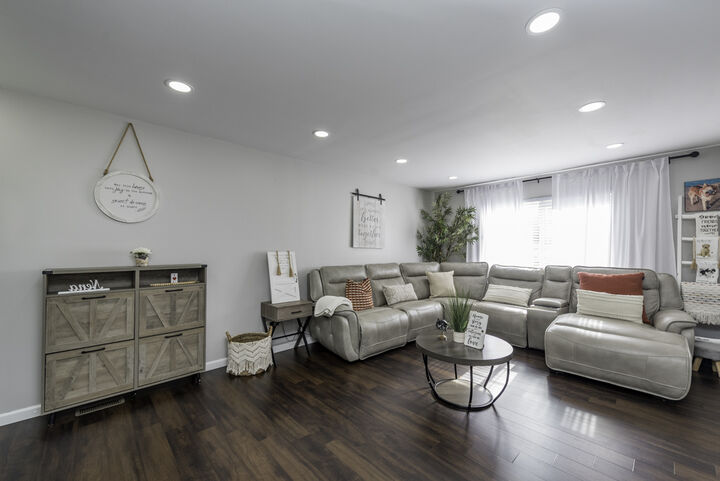 Property Photo:  1615 N Sheridan Road  IL 60085 