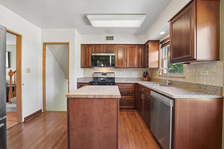 Property Photo:  1800 Buckingham Avenue  IL 60154 