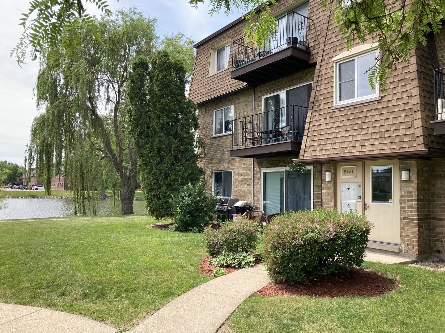Property Photo:  9481 Bay Colony Drive 2S  IL 60016 