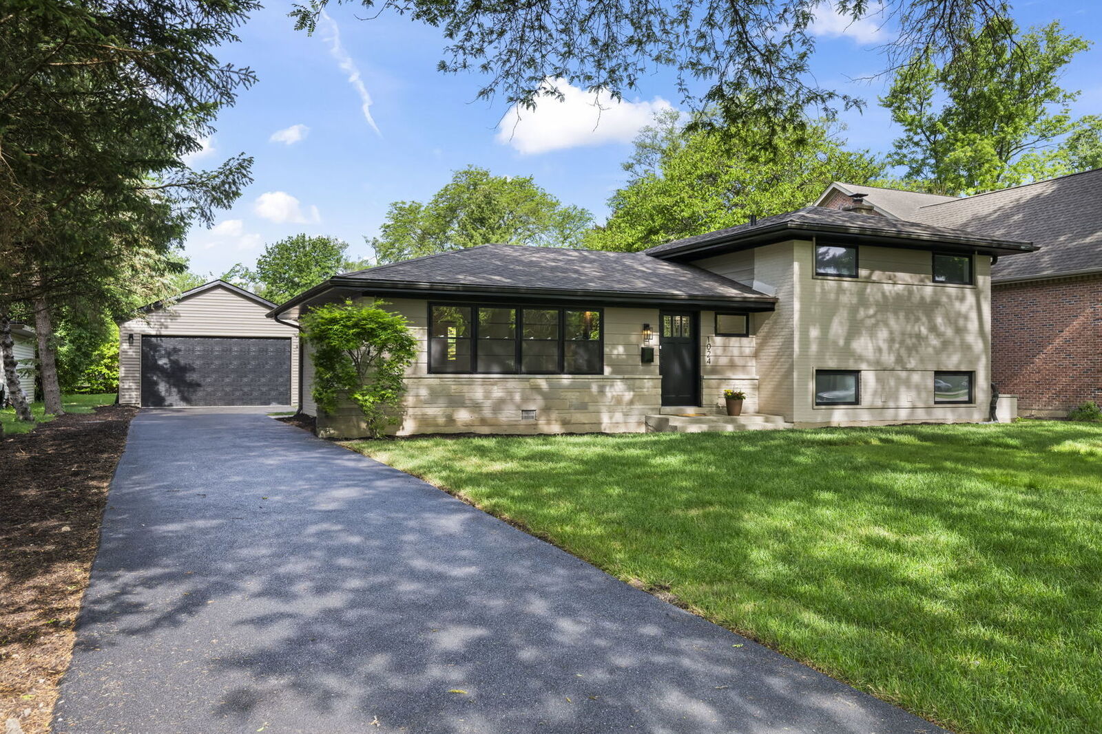 Property Photo:  1024 Arbor Lane  IL 60025 