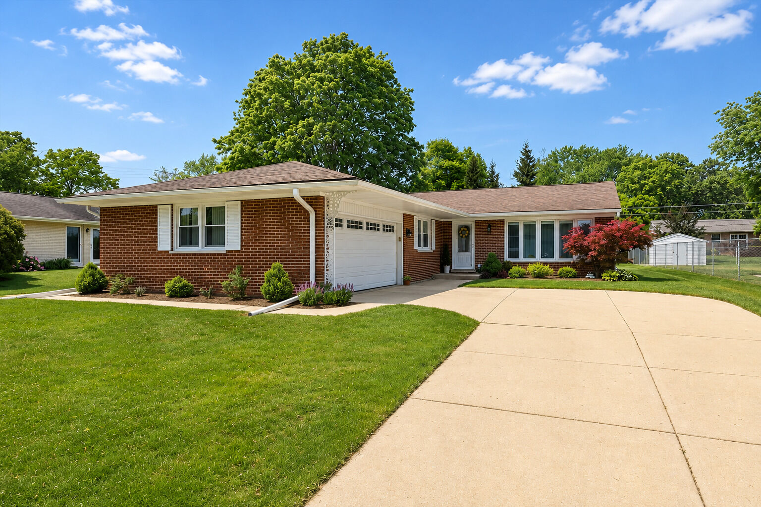 Property Photo: 1742 E Tano Lane IL 60056