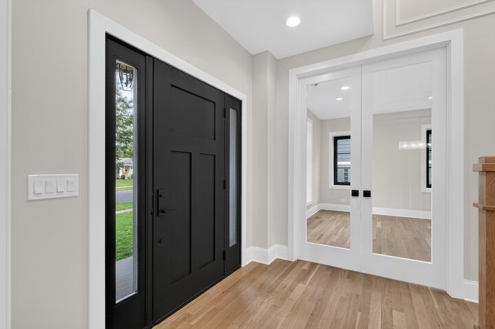 Property Photo:  1009 N Drury Lane  IL 60004 