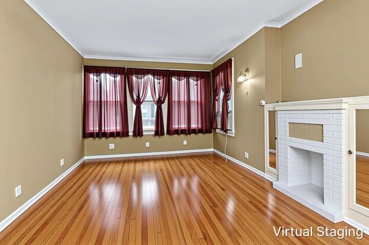 Property Photo: 3018 W Gunnison Street IL 60625