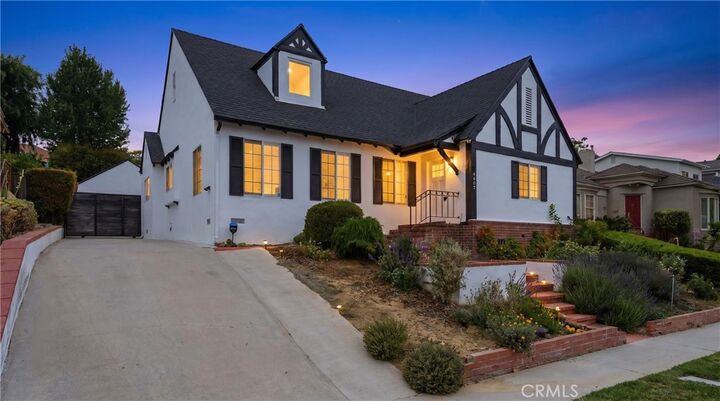 Property Photo:  4829 Presidio  CA 90043 