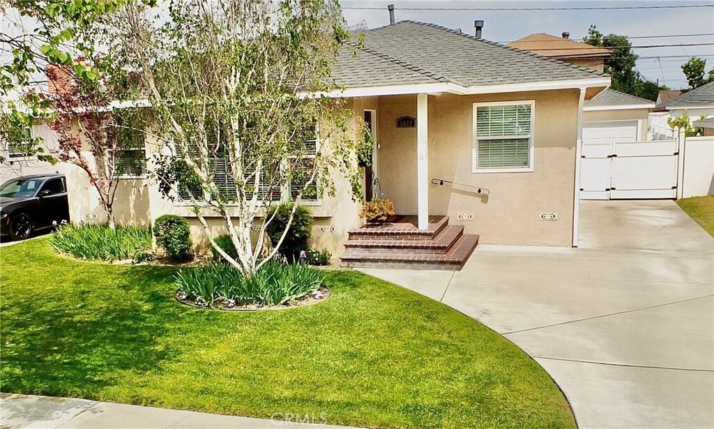 Property Photo: 5122 Woodruff CA 90713