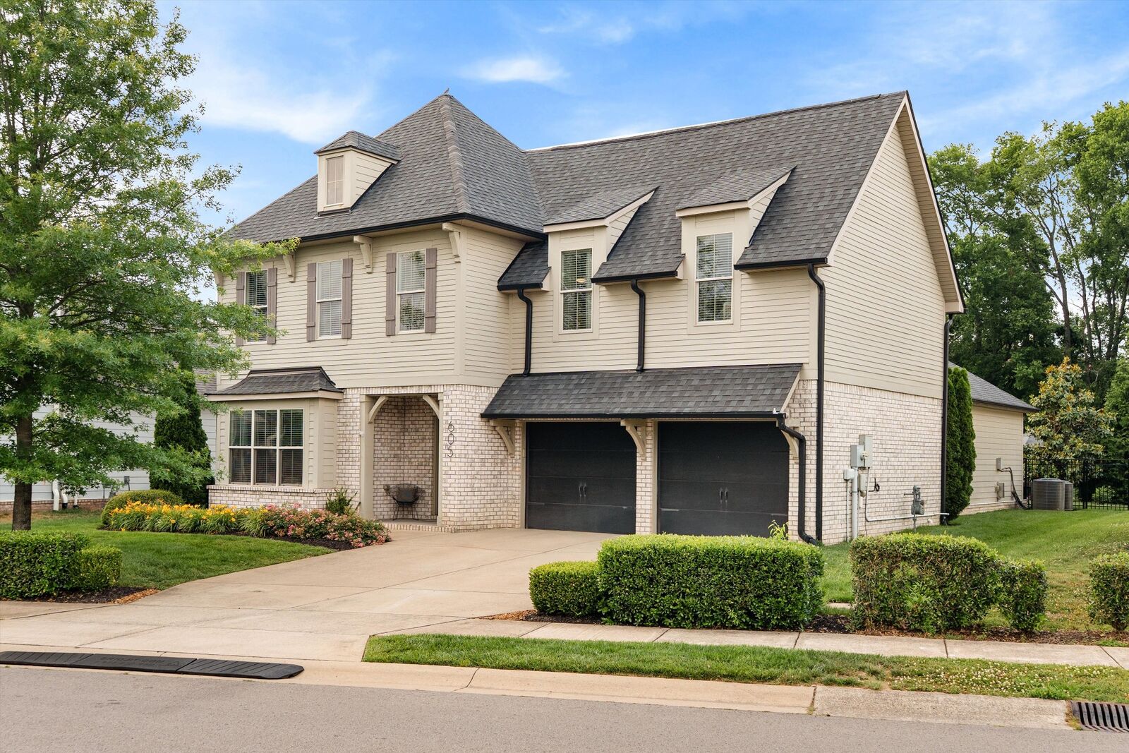 Property Photo: 605 Sire Ave TN 37122