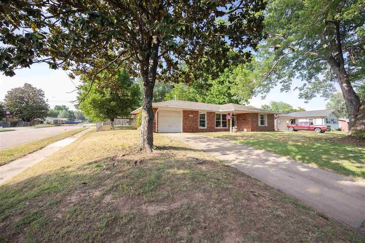 Property Photo: 2001 Wildwood OK 74604-5704