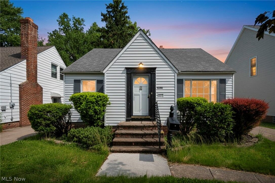 Property Photo: 25671 Farringdon Avenue OH 44132