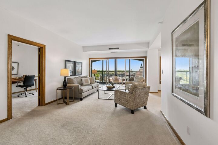Property Photo:  1201 Yale Place 809  MN 55403 