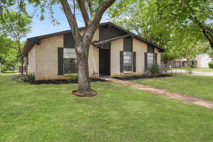 Property Photo: 7101 Hardwood Trail TX 75249