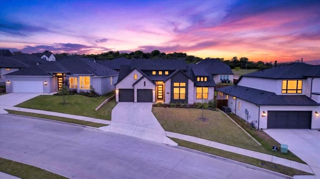 Property Photo: 7121 Mantle Ridge Drive TX 76179