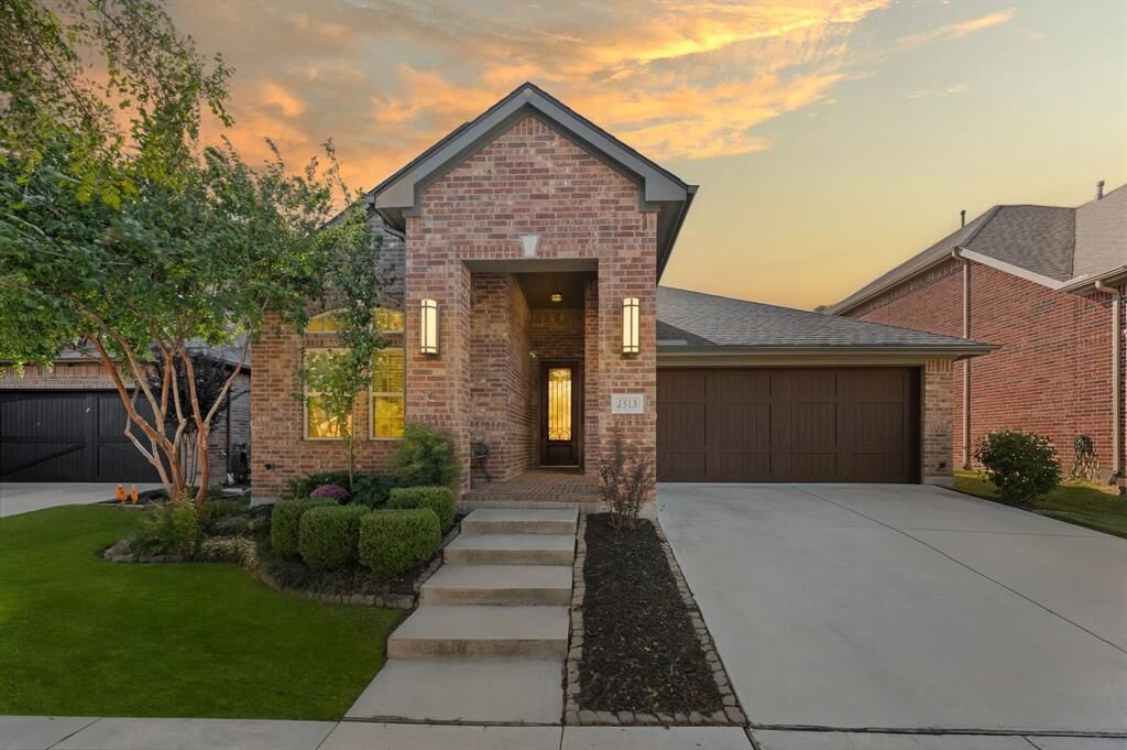 Property Photo: 1513 8th Street TX 76226