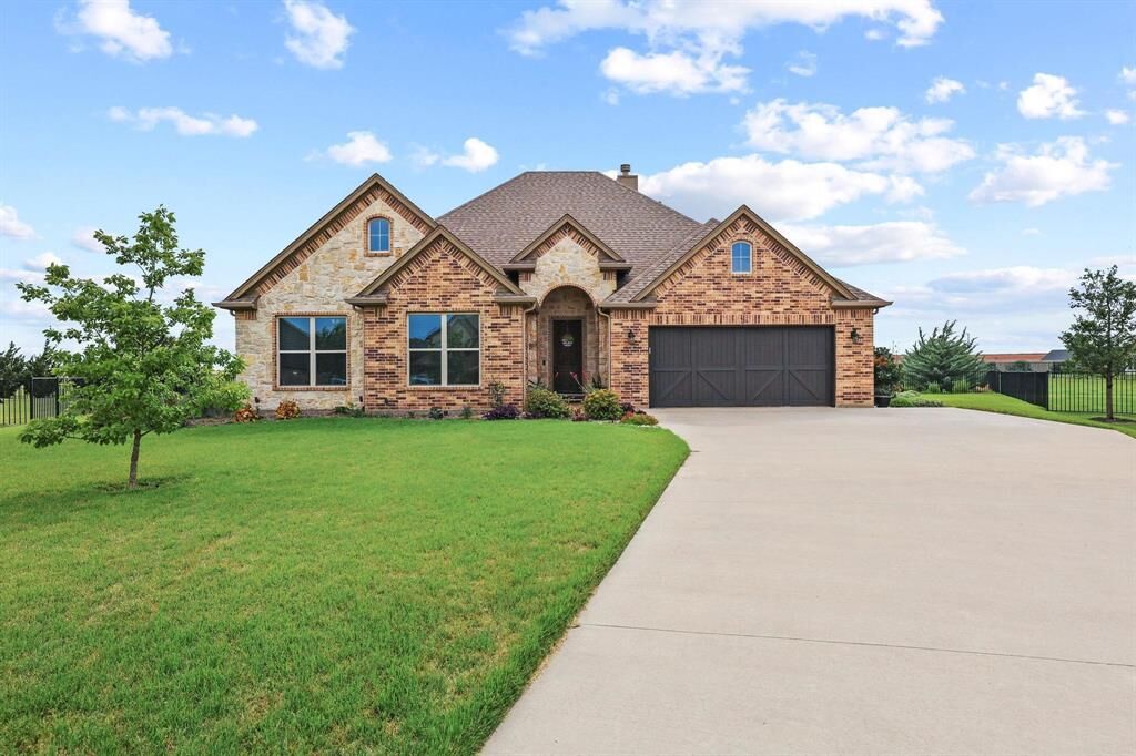 Property Photo:  1605 Covered Bridge Court  TX 75058 
