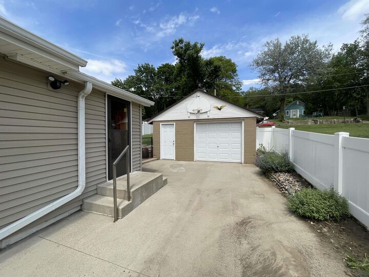 Property Photo: 3223 Park View Blvd IA 51105