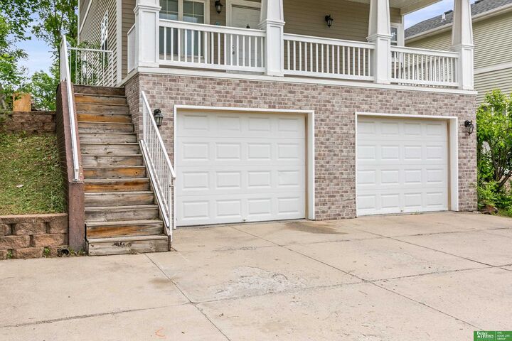 Property Photo:  951 N 28th Avenue  NE 68131 