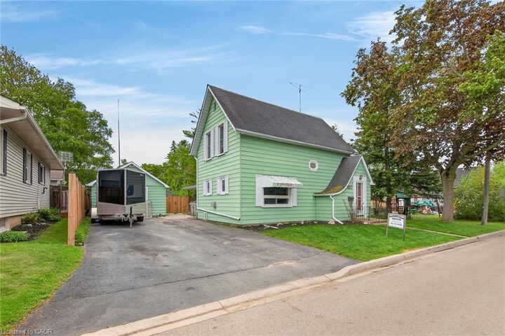 Property Photo: 827 Pine Street ON N1A 2M6