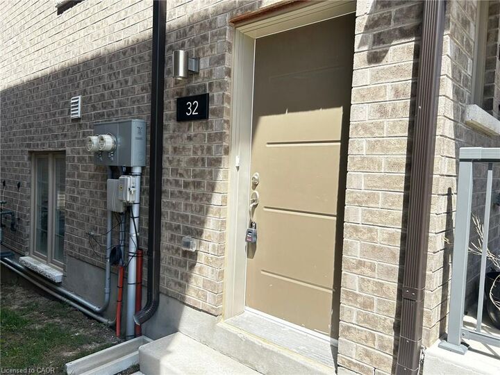 Property Photo:  205 West Oak Trail 32  ON N2R 0R9 