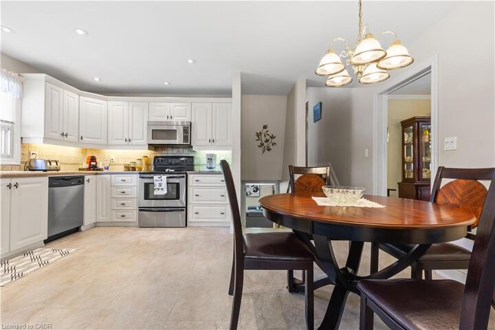 Property Photo:  58 Centennial Parkway S  ON L8G 2C4 