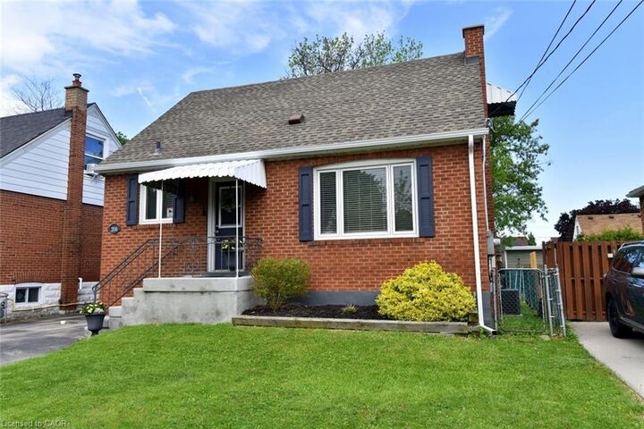 Property Photo:  206 East 14th Street  ON L9A 4B6 