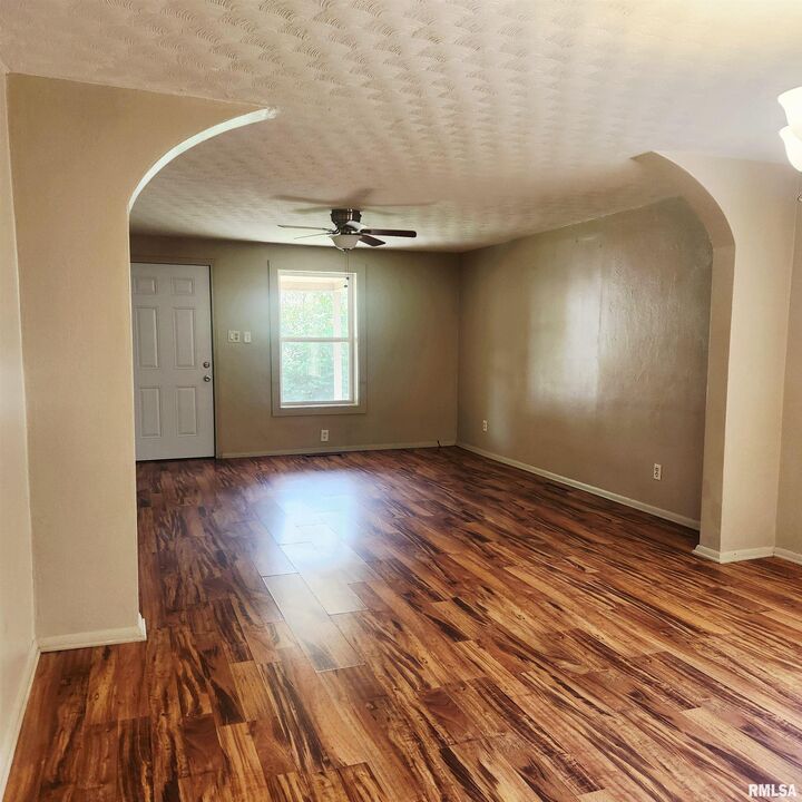 Property Photo:  404 N Van Buren Street  IL 62896 