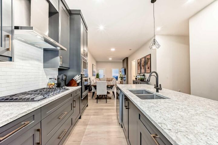 Property Photo:  7 Wolf Crescent  AB T1S 5V1 