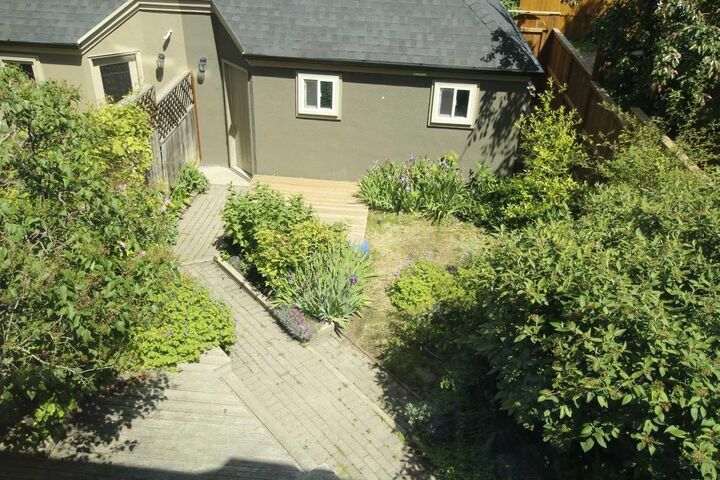 Property Photo: 216 4 Avenue NE AB T2E 0J1