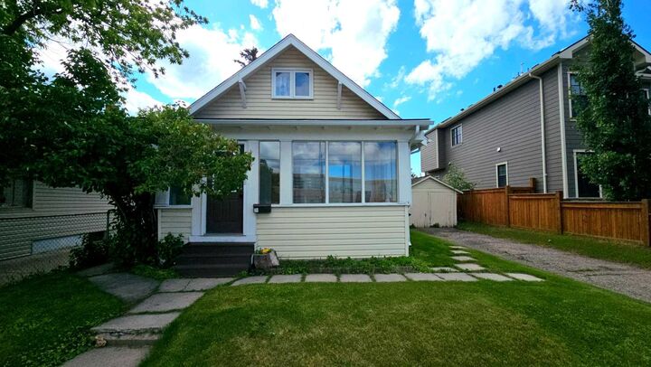 Property Photo: 2115 10 Street NW AB T2N 0Z4