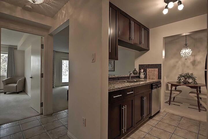 Property Photo:  790 Kingsmere Crescent SW 211  AB T2V 2G9 