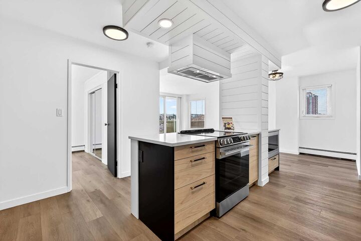 Property Photo: 1107 15 Avenue SW 903 AB T2R 0S8