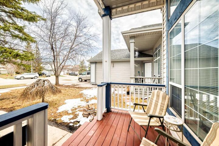 Property Photo:  193 Somerset Drive SW  AB T2Y 3K2 