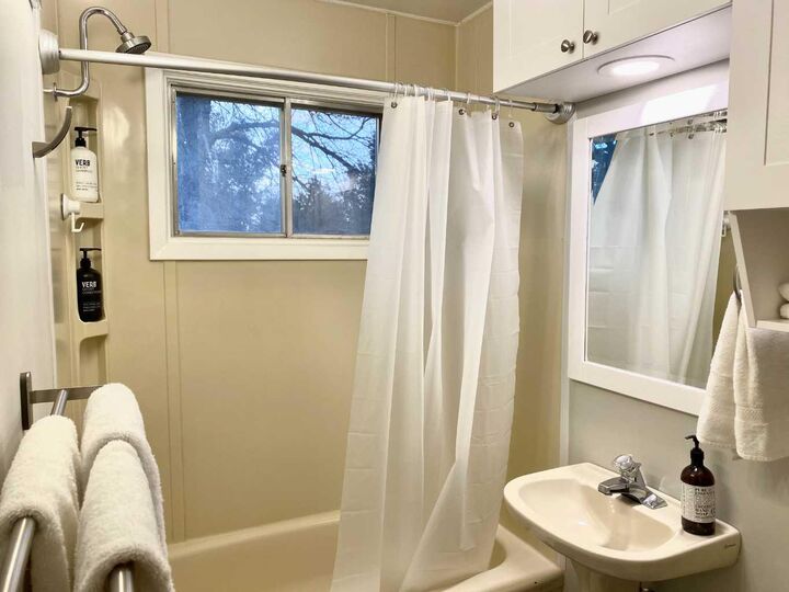Property Photo:  214 25 Street S  AB T1J 3N9 