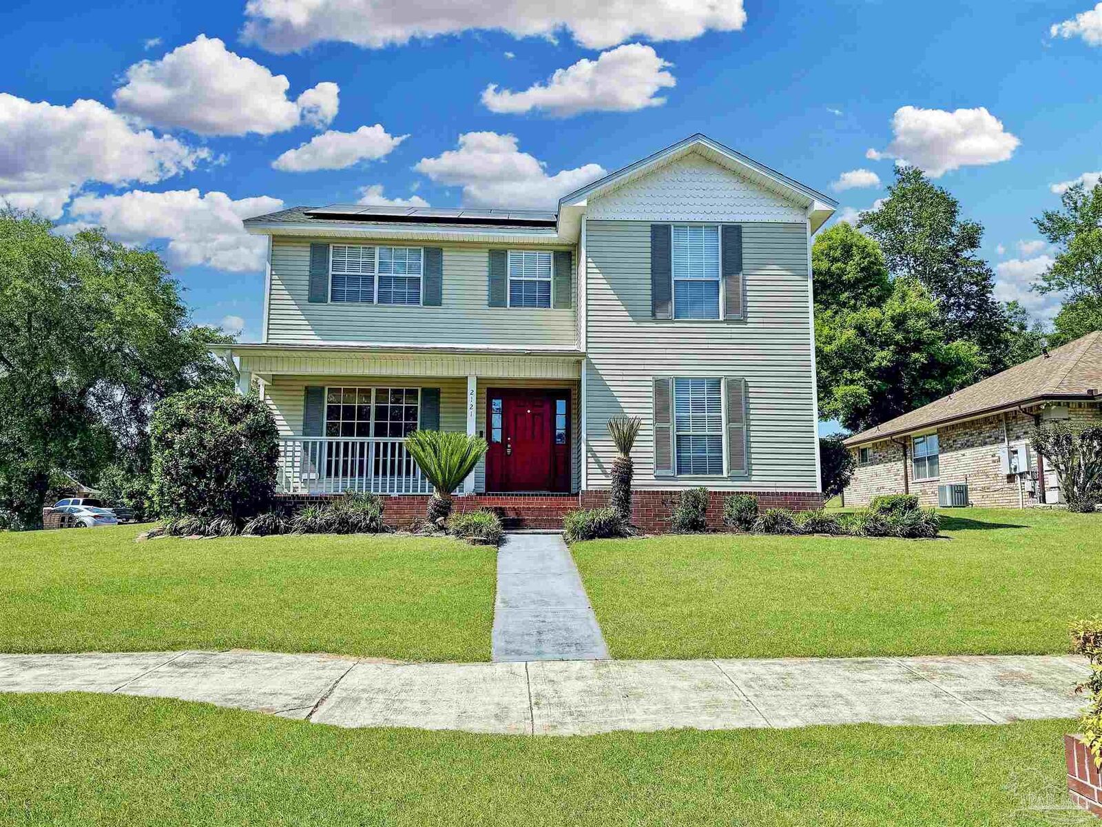 Property Photo: 2121 Pin High Dr FL 32526
