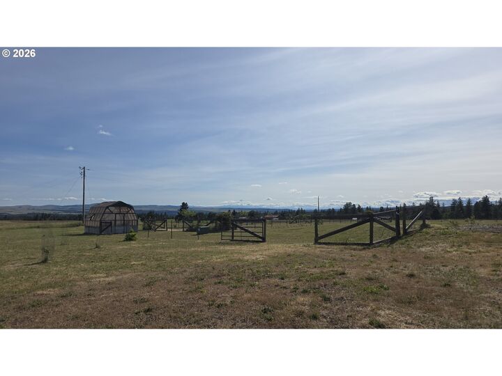 Property Photo:  4 Buena Vista Ct  WA 98620 