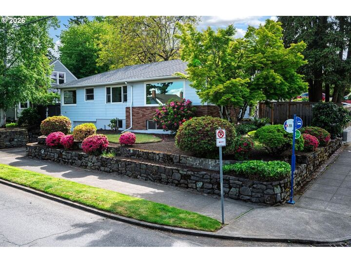 Property Photo:  7530 SE Yamhill St  OR 97215 