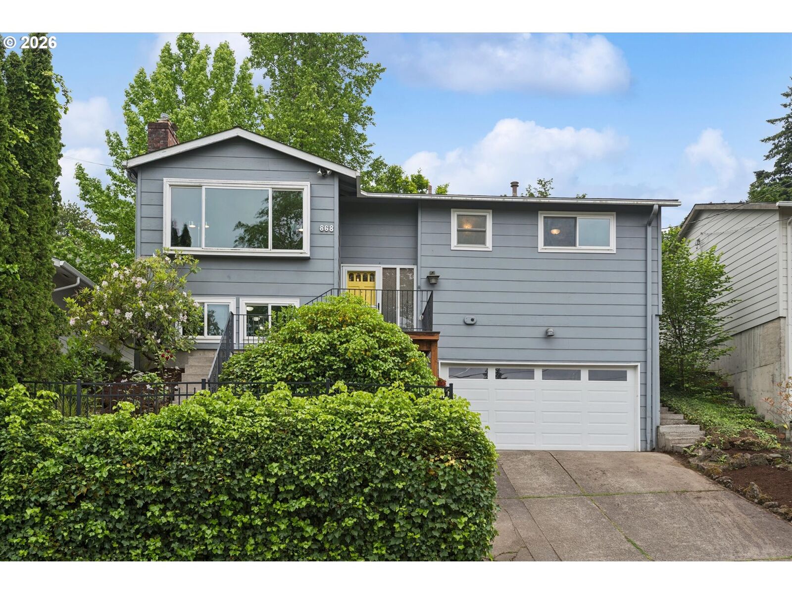Property Photo: 868 SW Troy St OR 97219