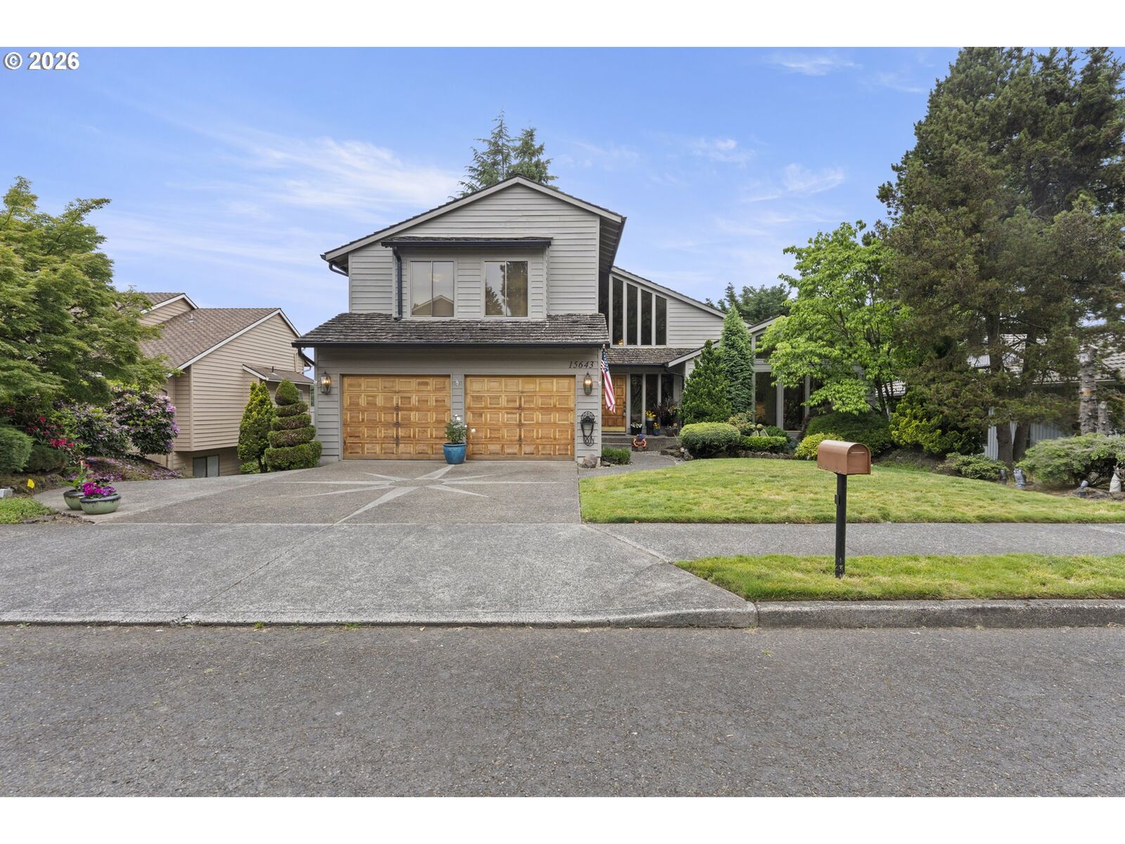 Property Photo: 15643 NE Siskiyou Ct OR 97230