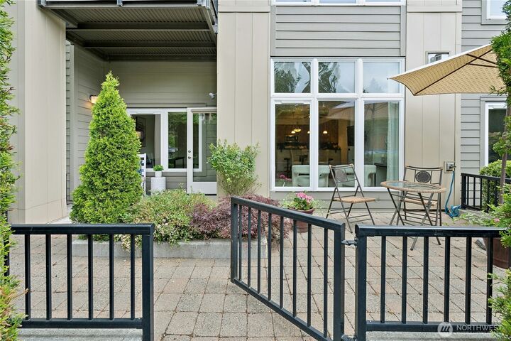 Property Photo:  150  102nd Avenue SE 105  WA 98004 