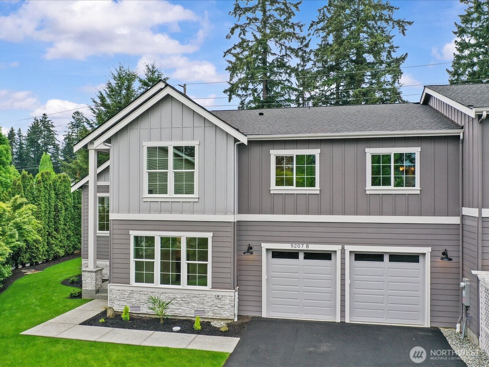 Property Photo: 9207 NE 175th Street B WA 98011