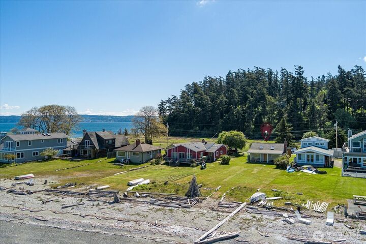 Property Photo:  301  Snakelum Point Road  WA 98239 
