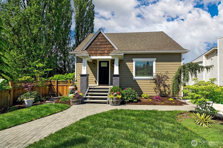 Property Photo: 9545 2nd Avenue NW WA 98117