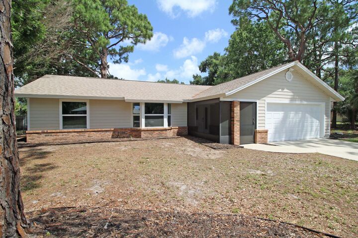 Property Photo:  271 NE Naylor St Street  FL 32907 